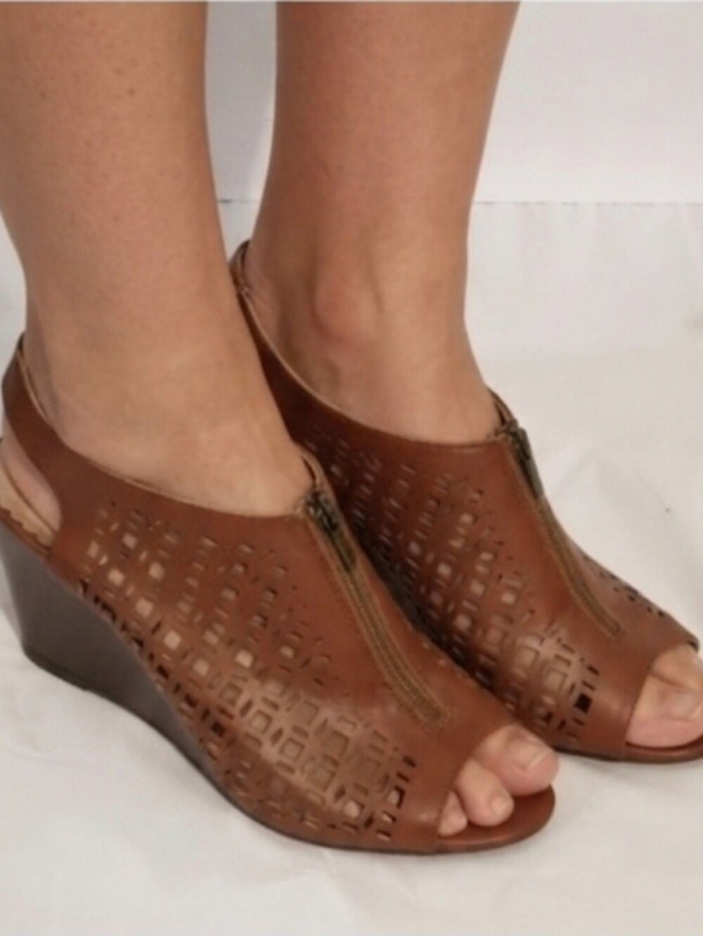 RAMPAGE 9.5 wedge heels zip sandals